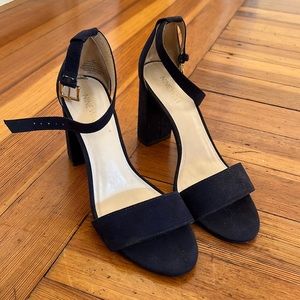 Nine West - Navy Blue Velvet Heel - Size 9